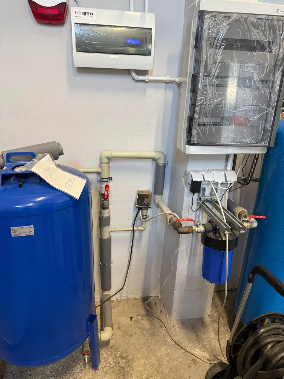 Sterownik hydroforu przy zbiorniku — DobryHydraulik Białystok