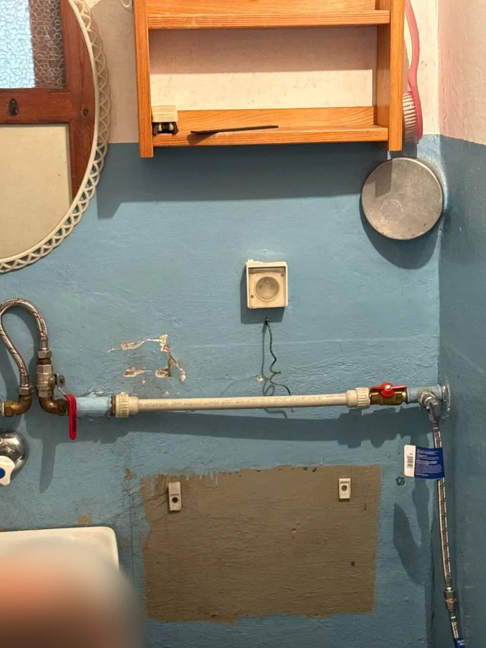 Podejścia wodne w kuchni na ścianie — DobryHydraulik Białystok