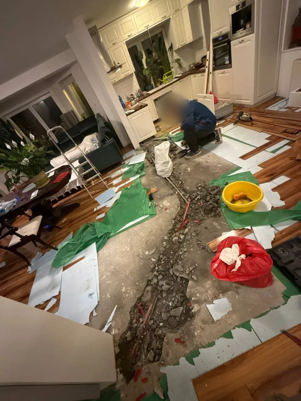 Duża przeróbka instalacji pod posadzką w mieszkaniu — DobryHydraulik Białystok